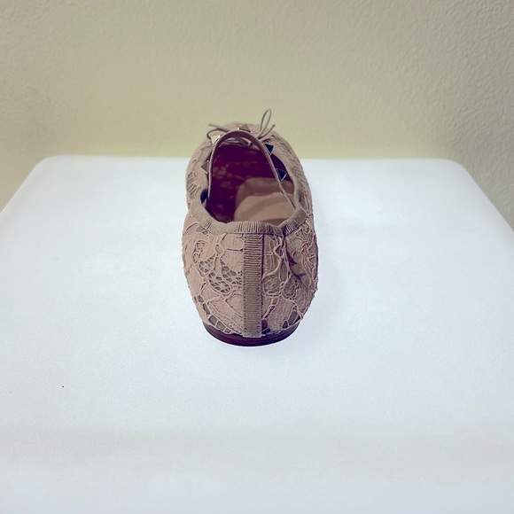 Valentino Garavani Rockstud dusty pink lace ballerinas. - Picture 4 of 9